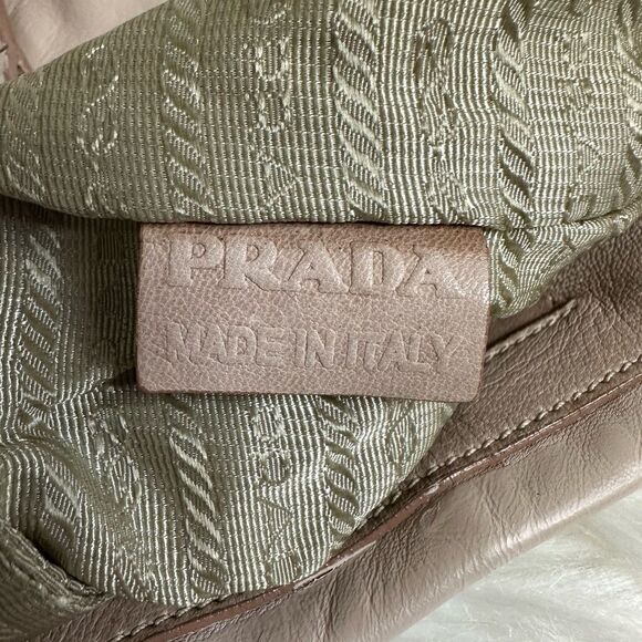 💯 Authentic Prada Tote Handbag🍀 - Picture 3 of 16